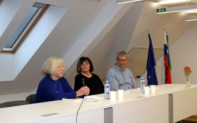 Srečanje s Helgo Mračnikar o knjigi “Mamin glas”